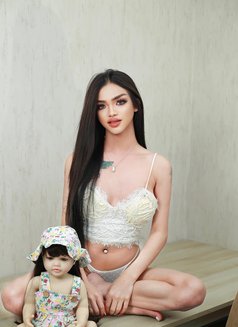 Candy - Transsexual escort in Jeddah Photo 8 of 9