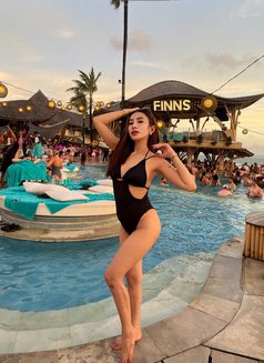 Laura felysyah new comer model - puta in Bali Photo 3 of 4