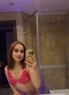 Gelya - puta in Dubai Photo 6 of 12