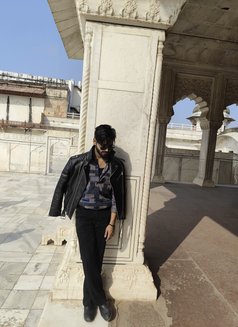 Gemstone - Acompañantes masculino in Noida Photo 6 of 7