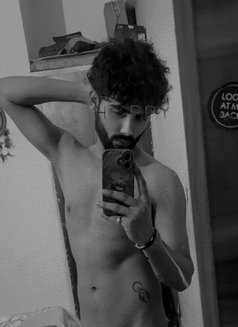 Gemstone - Acompañantes masculino in Noida Photo 7 of 7