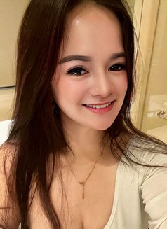 Gen - escort in Manila Photo 1 of 5