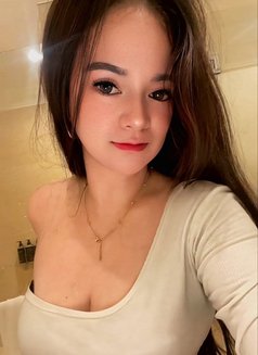 Gen - escort in Manila Photo 2 of 5