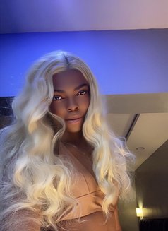Gender Glow - Acompañantes transexual in Lagos, Nigeria Photo 3 of 9