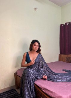 Genelia - Transsexual escort in Bangalore Photo 4 of 4