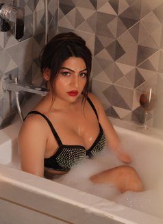 Geni Here - Transsexual escort in Chennai Photo 29 of 30