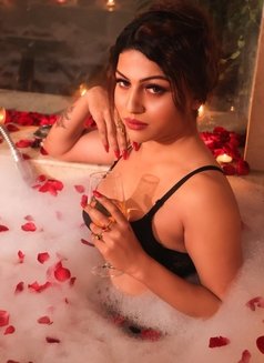 Geni Here - Transsexual escort in Hyderabad Photo 27 of 28