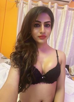 Geni Here - Transsexual escort in Kolkata Photo 1 of 18