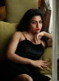 Geni Here - Transsexual escort in Kolkata Photo 8 of 18