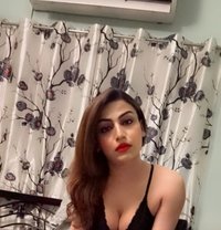 Geni Here - Transsexual escort in Kolkata Photo 19 of 20