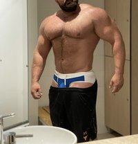 Hung Jack - XXL 23cm - Bisexual - Male escort in Dubai