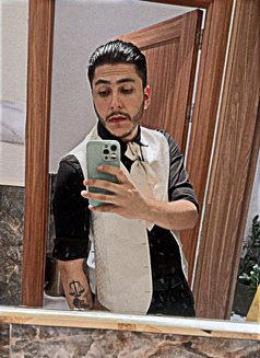 Gentlemen - Male escort in Khobar Photo 2 of 9