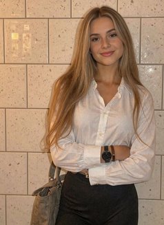 Genuine Gfe - escort in Hong Kong Photo 1 of 5