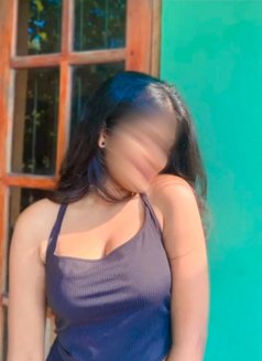 Genuine meet and cam service avl now🟢 - puta in Hyderabad Photo 2 of 7