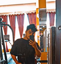 Service boy - Acompañantes masculino in Hyderabad
