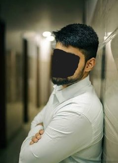 Genuine Services for Ladies and Couples - Intérprete masculino de adultos in Colombo Photo 3 of 5