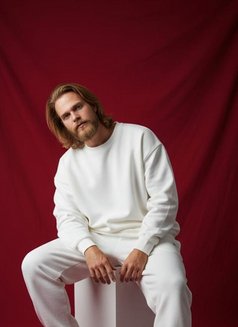 Geo - Male escort in Beirut Photo 3 of 4