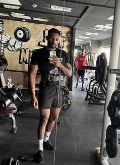 Geo - Male escort in Abu Dhabi Photo 2 of 4