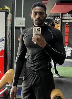 Geo - Male escort in Abu Dhabi Photo 3 of 4