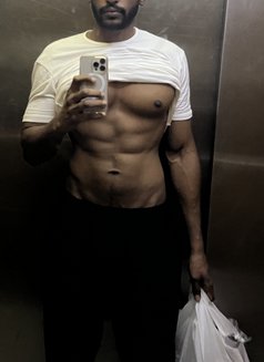 Geo - Male escort in Abu Dhabi Photo 4 of 4