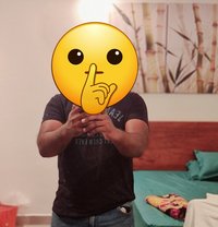 George David - Male adult performer in Colombo