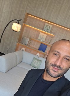 George - masseur in Dubai Photo 1 of 10