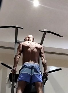 George - masseur in Dubai Photo 6 of 10