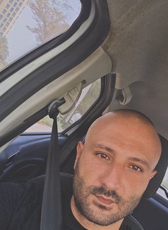 George - Male escort in Dubai Photo 1 of 12