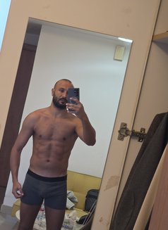 George - Male escort in Dubai Photo 8 of 12