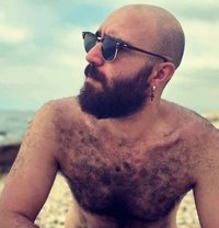 George Uncut Xl - Male escort in Beirut