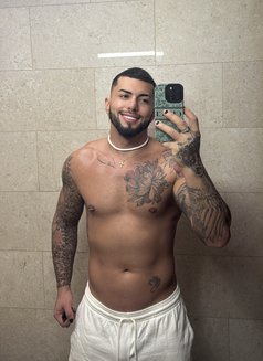 George Xxl 21 Cm Vers - Male escort in Dubai Photo 2 of 6