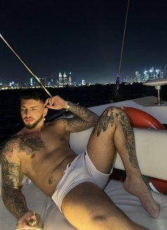 George Xxl 21 Cm Vers - Male escort in Dubai Photo 3 of 6