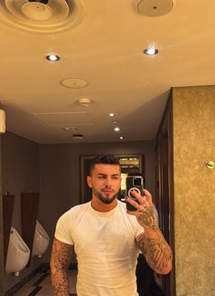 George Xxl 21 Cm Vers - Male escort in Dubai Photo 5 of 6