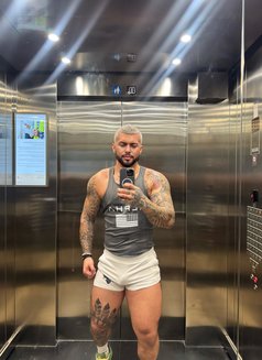 George Xxl 21 Cm Vers - Male escort in Dubai Photo 7 of 8