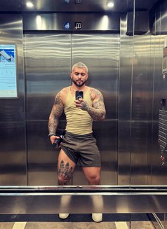 George Xxl 21 Cm Vers - Male escort in Dubai Photo 8 of 8