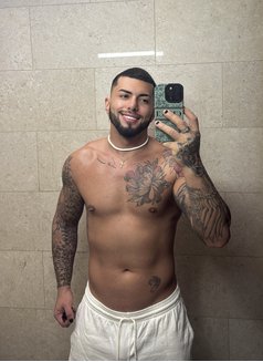 George Xxl - Male escort in Dubai Photo 2 of 5