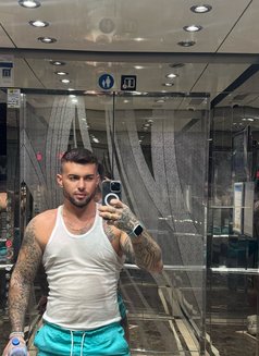 George Xxl - Male escort in Dubai Photo 8 of 8