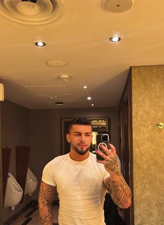 George Xxl - Acompañantes masculino in Dubai Photo 9 of 9