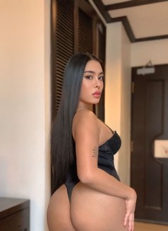 Georgina - escort in Abu Dhabi Photo 2 of 4