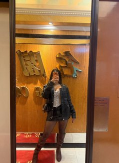 Georgina - escort in Abu Dhabi Photo 3 of 4