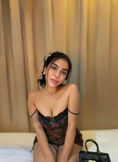 Georgina - puta in Abu Dhabi Photo 5 of 5