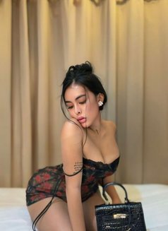 Georgina - escort in Abu Dhabi Photo 3 of 3