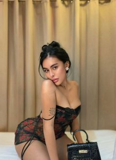 Georgina - escort in Abu Dhabi Photo 7 of 8