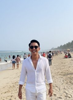 Gerald Junior - Male escort in Bali Photo 1 of 5
