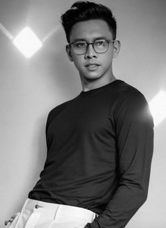 Gerald Junior - Male escort in Bali Photo 2 of 5