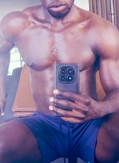 Gerald - masseur in Nairobi Photo 4 of 4