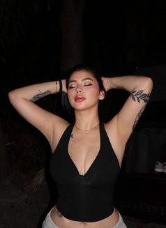 GERMAN BABE ALL NATURAL AMALIA - puta in Manila Photo 14 of 17