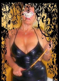 German Mistress Silke Sander - Dominadora in Belfast Photo 3 of 11