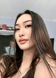 AECEE - Transsexual escort in Manila Photo 10 of 13