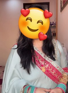 MILKY BOOBS CAM/MEET SAREE GIRL - escort in New Delhi Photo 3 of 14